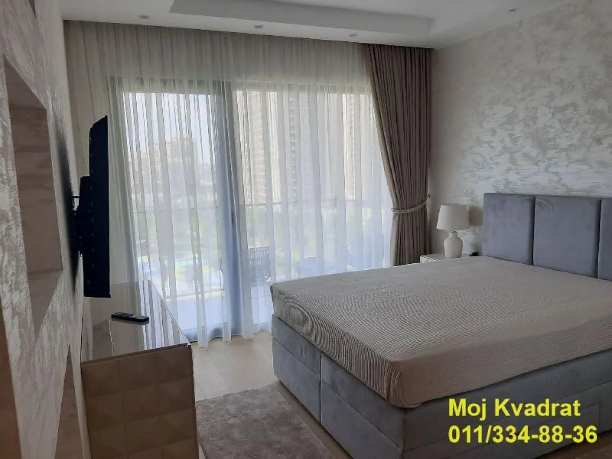 Izdavanje, četvorosoban stan, 121m², Savski Venac, Beograd