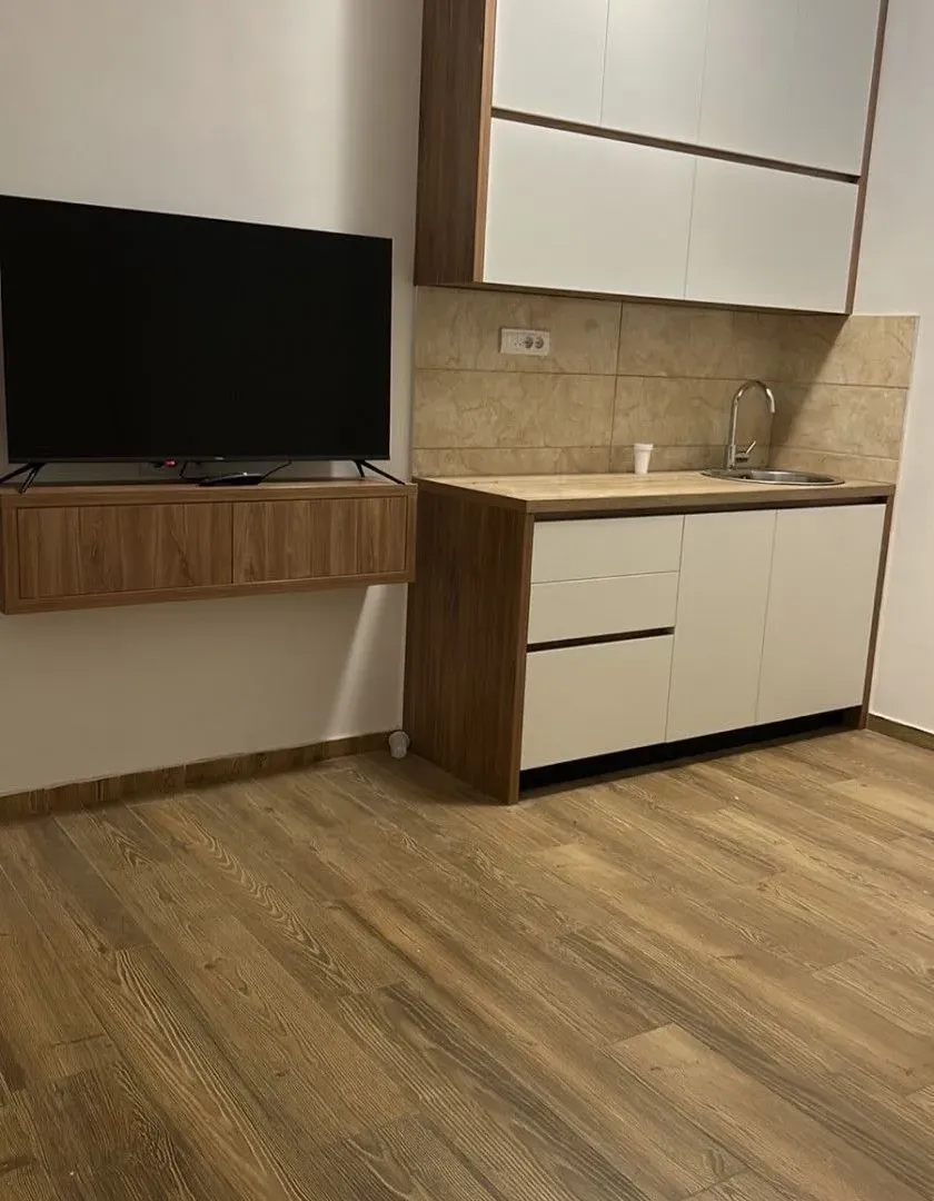 Izdavanje, dvosoban stan, 68m², Centar, Podgorica