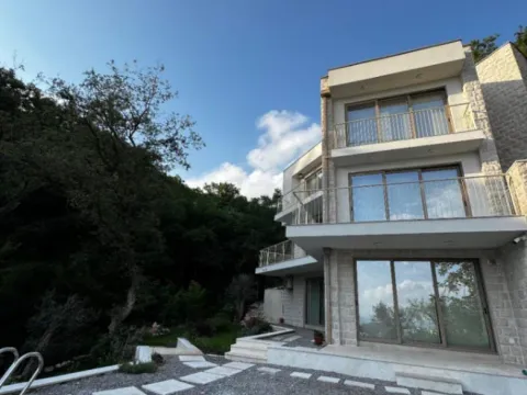 Izdavanje, kuća, 300m², Pržno, Budva