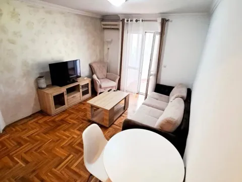 Izdavanje, jednosoban stan, 35m², Centar, Podgorica - image 2