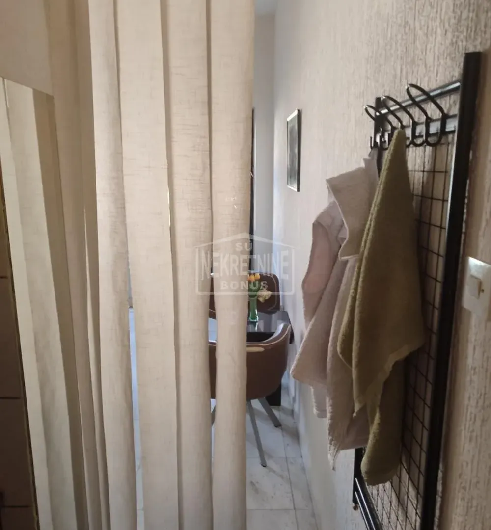 Izdavanje, poslovni prostor, 27m², Centar, Subotica