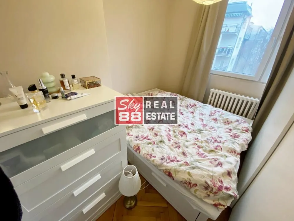 Sale, two bedroom apartment, 40m², Kalenić Pijaca, Vračar Sve Podlokacije
