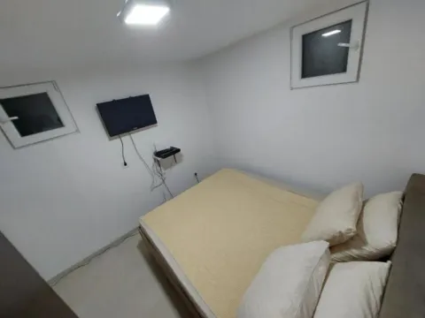 Izdavanje, jednosoban stan, 35m², Sveti Stefan, Budva - image 6