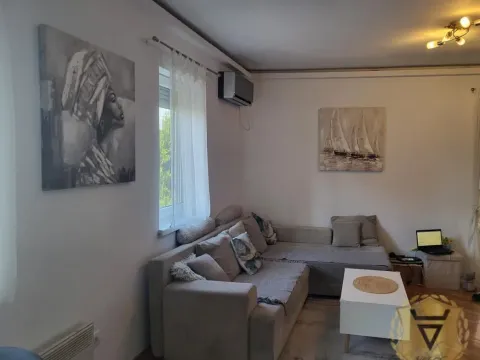 Stan in Zvezdara Sve Podlokacije