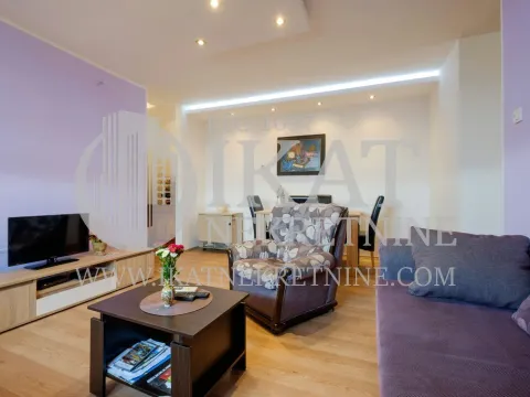 Rent, two bedroom apartment, 65m², Savski Trg, Beograd - image 13