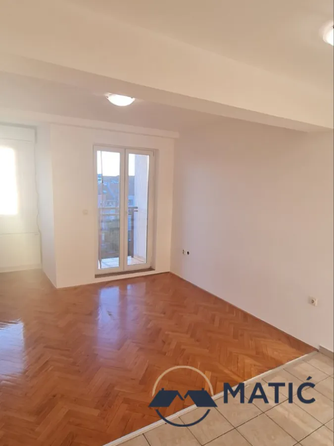 Prodaja, garsonjera, 27m², Grbavica, Novi Sad Sve Podlokacije