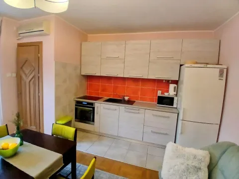 Izdavanje, četvorosoban stan, 88m², Savski Venac, Beograd - image 3