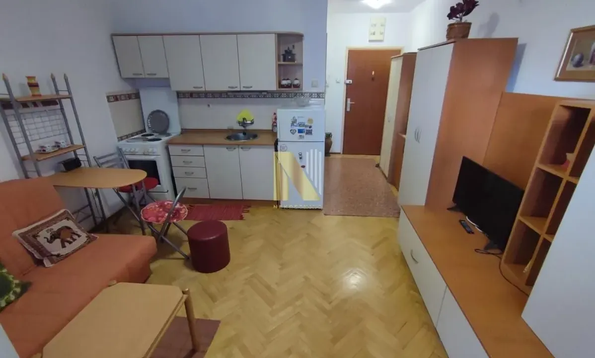 Izdavanje, garsonjera, 25m², Bulevar Evrope, Novi Sad Sve Podlokacije