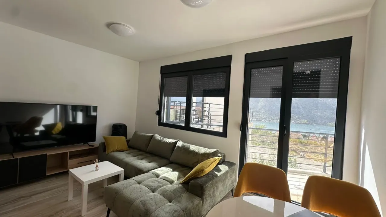 Prodaja, jednosoban stan, 53m², Dobrota, Kotor