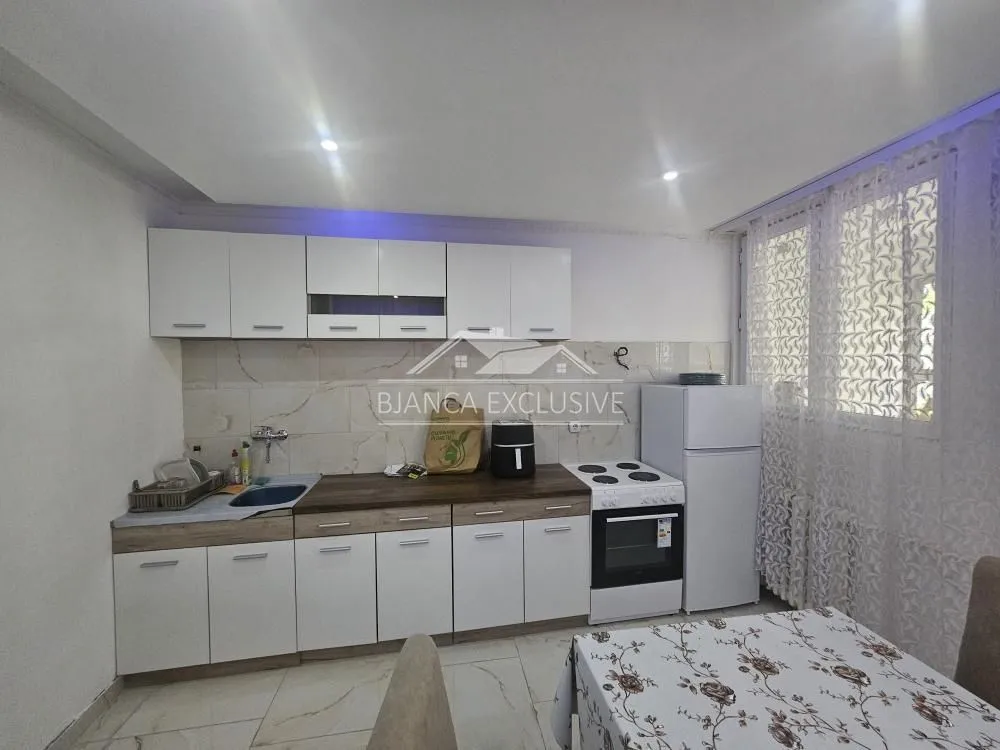Prodaja, trosoban stan, 77m², Brace Jerković, Voždovac Sve Podlokacije