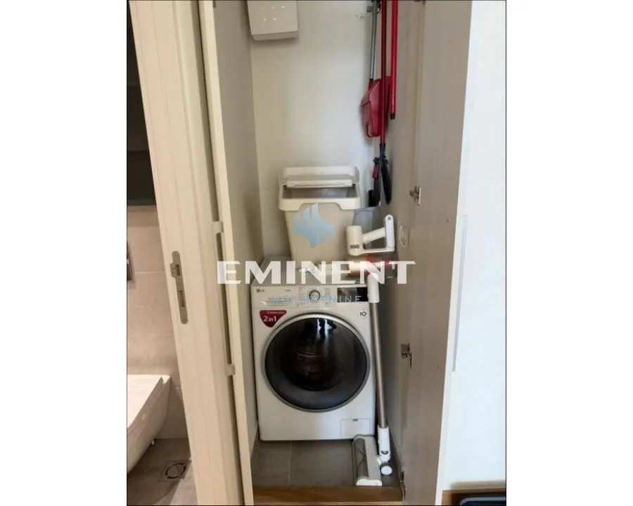 Izdavanje, dvosoban stan, 61m², Savski Venac, Beograd
