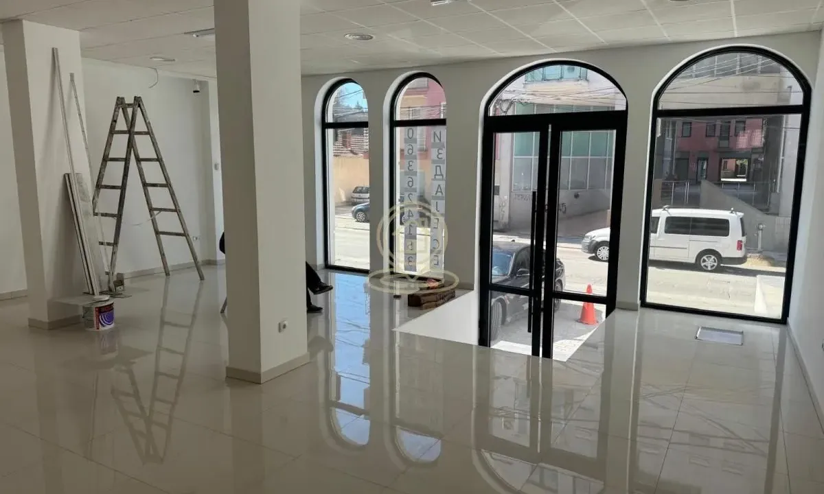 Izdavanje, poslovni prostor, 140m², Centar, Kragujevac