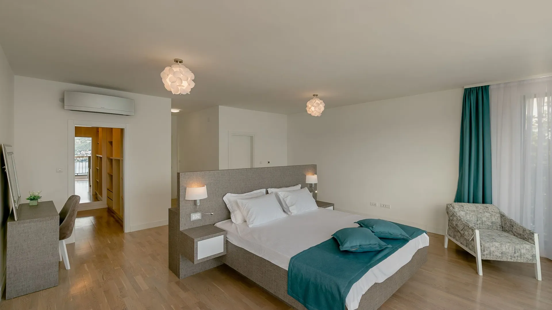 Prodaja, kuća, 282m², Njivice, Herceg Novi