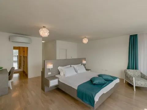 Prodaja, kuća, 282m², Njivice, Herceg Novi - image 9