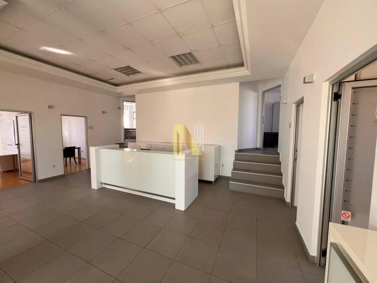 Rent, office space, 780m², Novo naselje, Novi Sad
