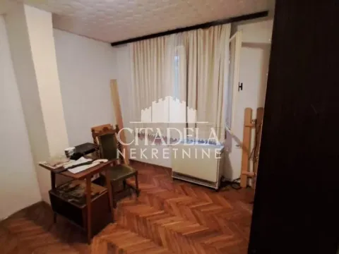 Prodaja, dvosoban stan, 43m2, Petlovo Brdo, Beograd