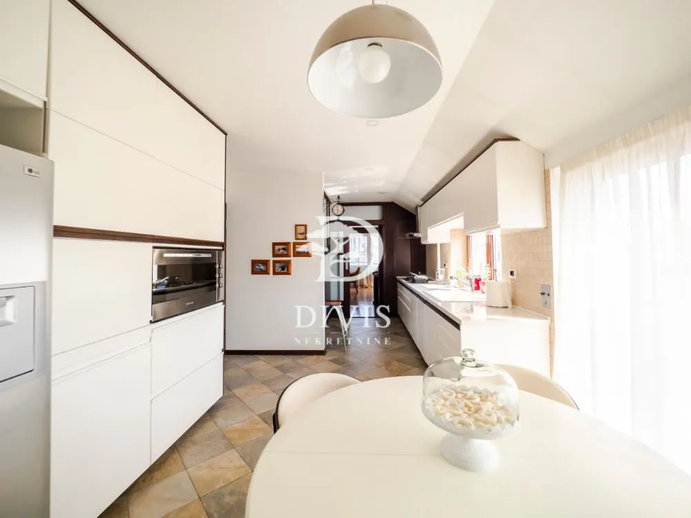 Sale, four bedroom apartment, 97m², Kalenić Pijaca, Vračar Sve Podlokacije