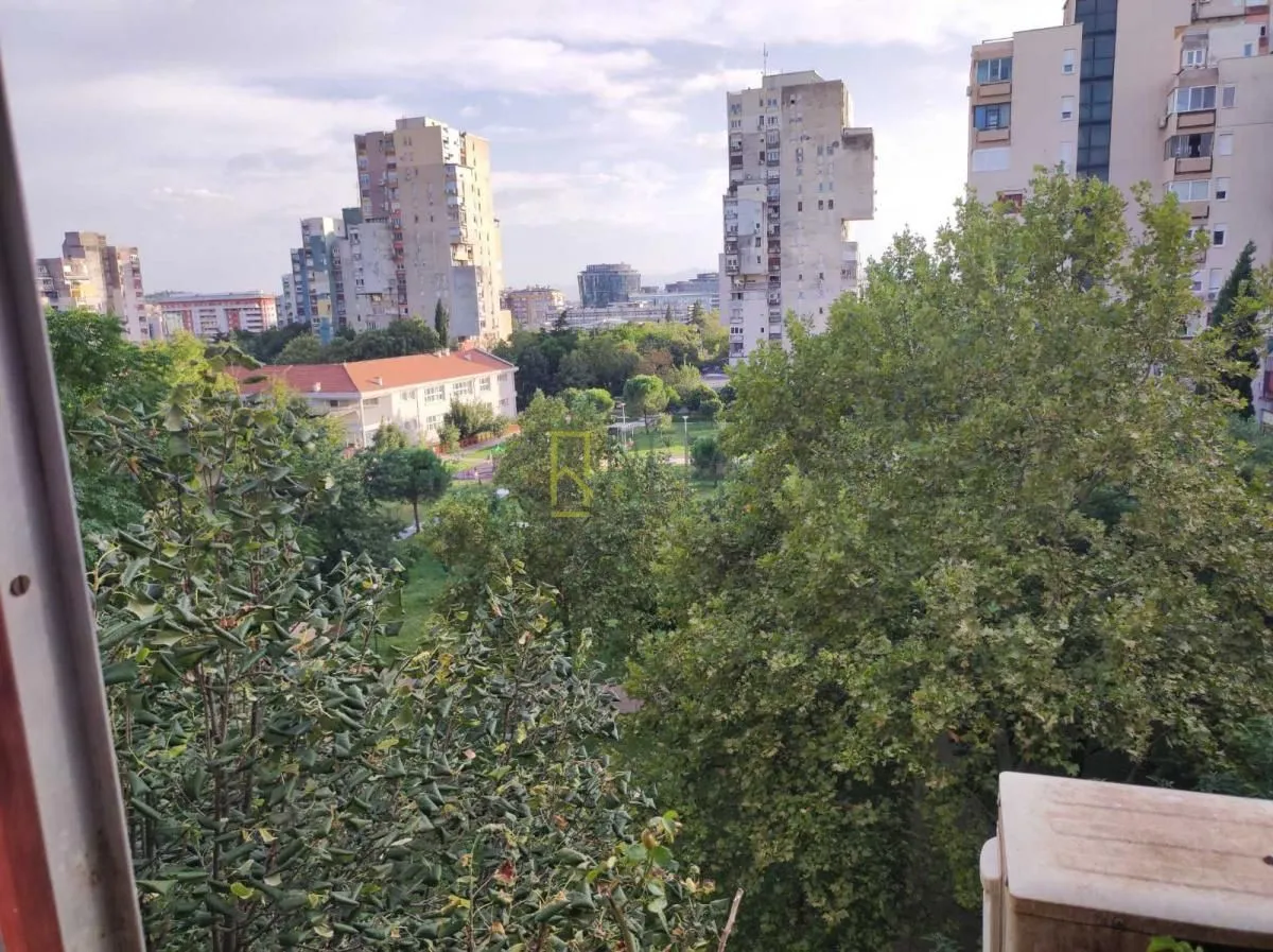 Prodaja, trosoban stan, 100m², Blok 5, Podgorica