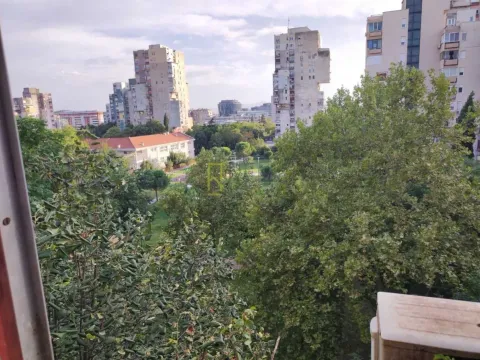 Prodaja, trosoban stan, 100m², Blok 5, Podgorica - image 13