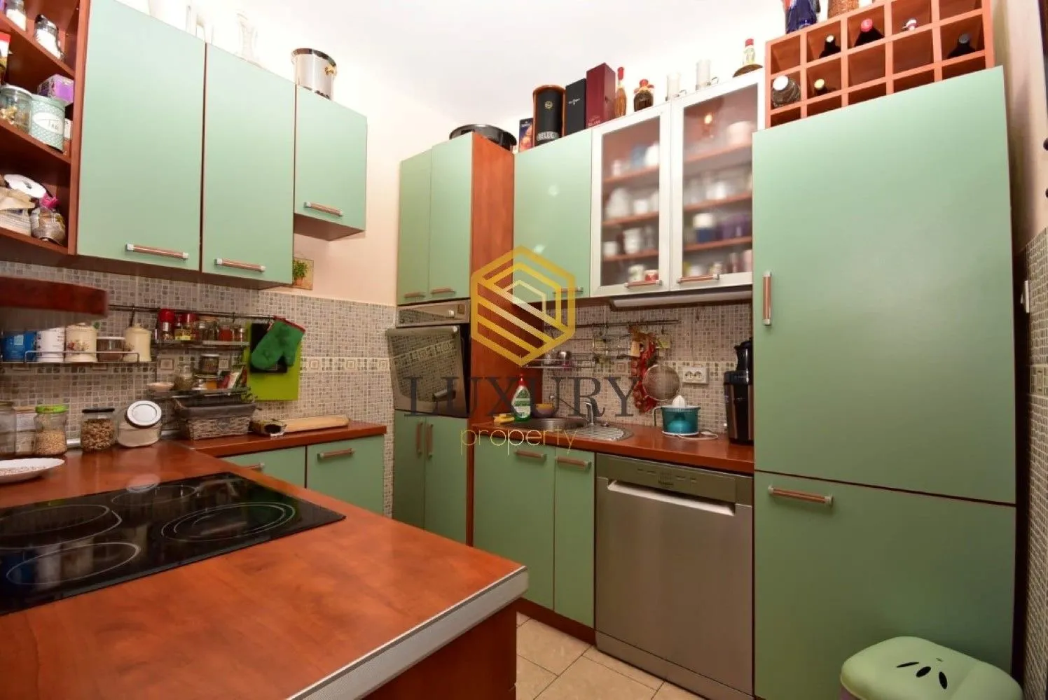 Prodaja, trosoban stan, 155m², Gorica C, Podgorica