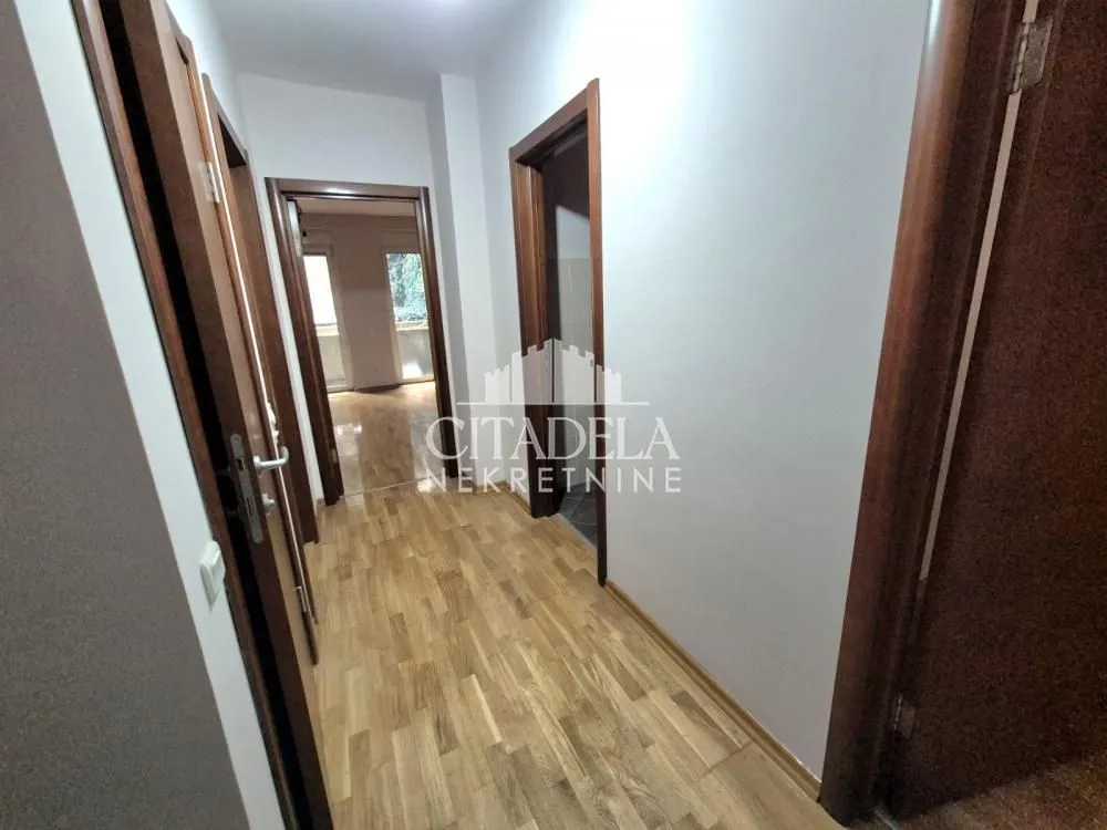 Prodaja, trosoban stan, 74m², Vračar Hram, Vračar Sve Podlokacije
