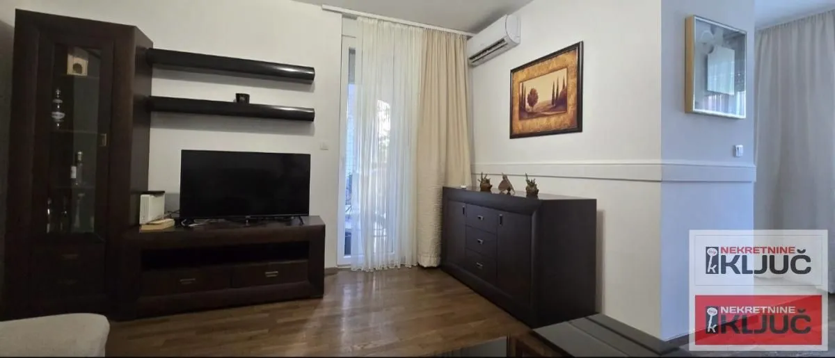 Izdavanje, dvosoban stan, 56m², Bulevar Oslobodjenja, Novi Sad Sve Podlokacije