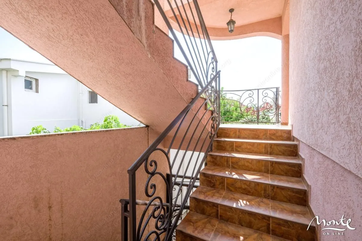 Sale, house, 280m², Bar, Crna Gora