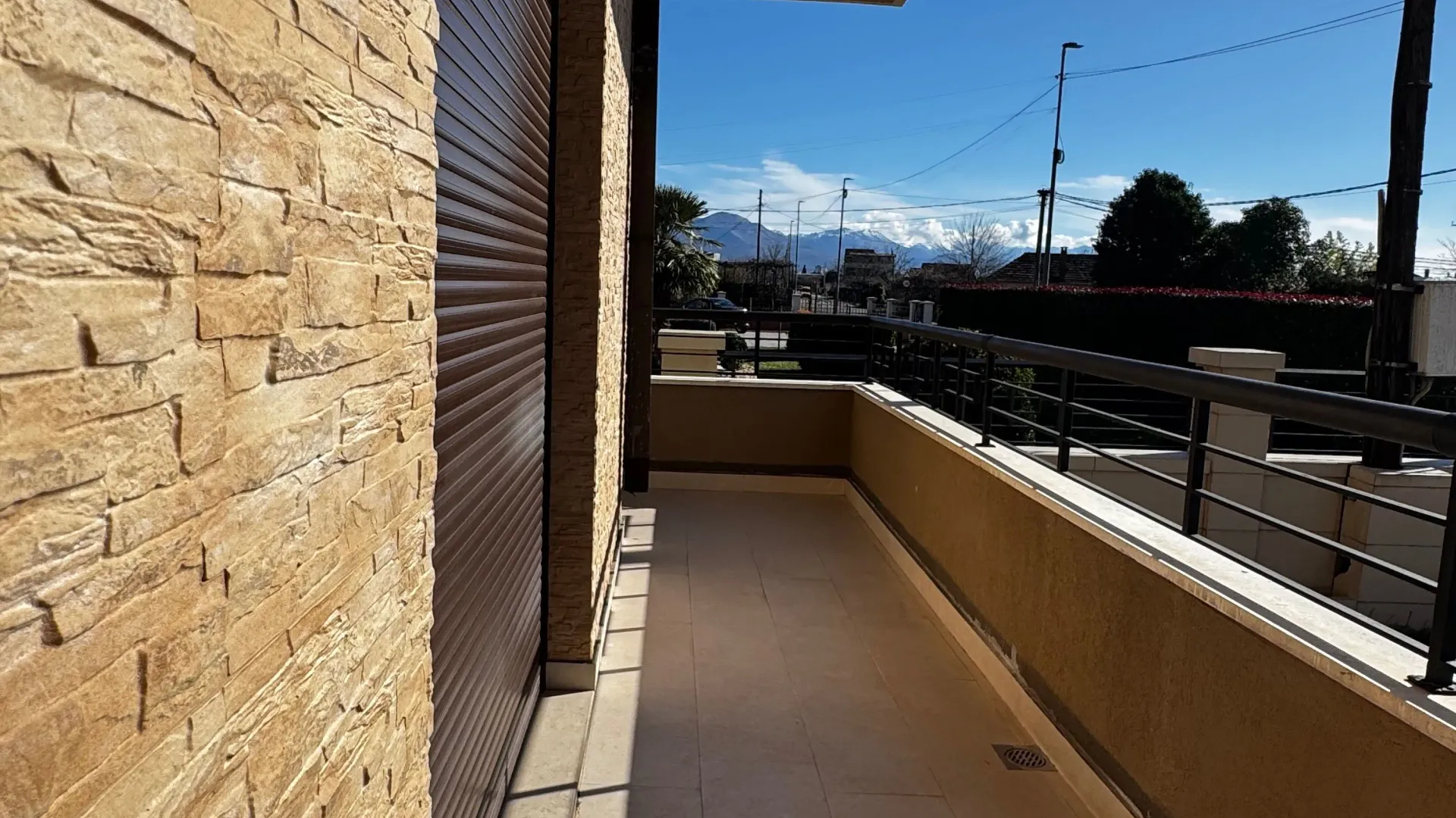 Izdavanje, jednosoban stan, 65m², Tološi, Podgorica