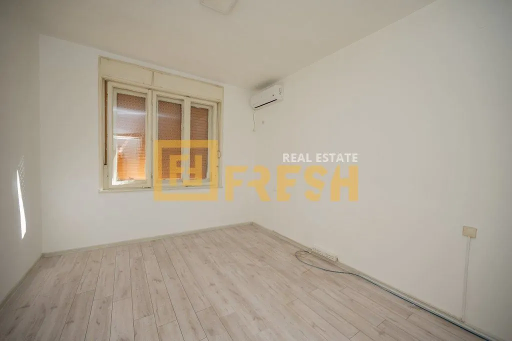 Izdavanje, poslovni prostor, 85m², Centar, Podgorica