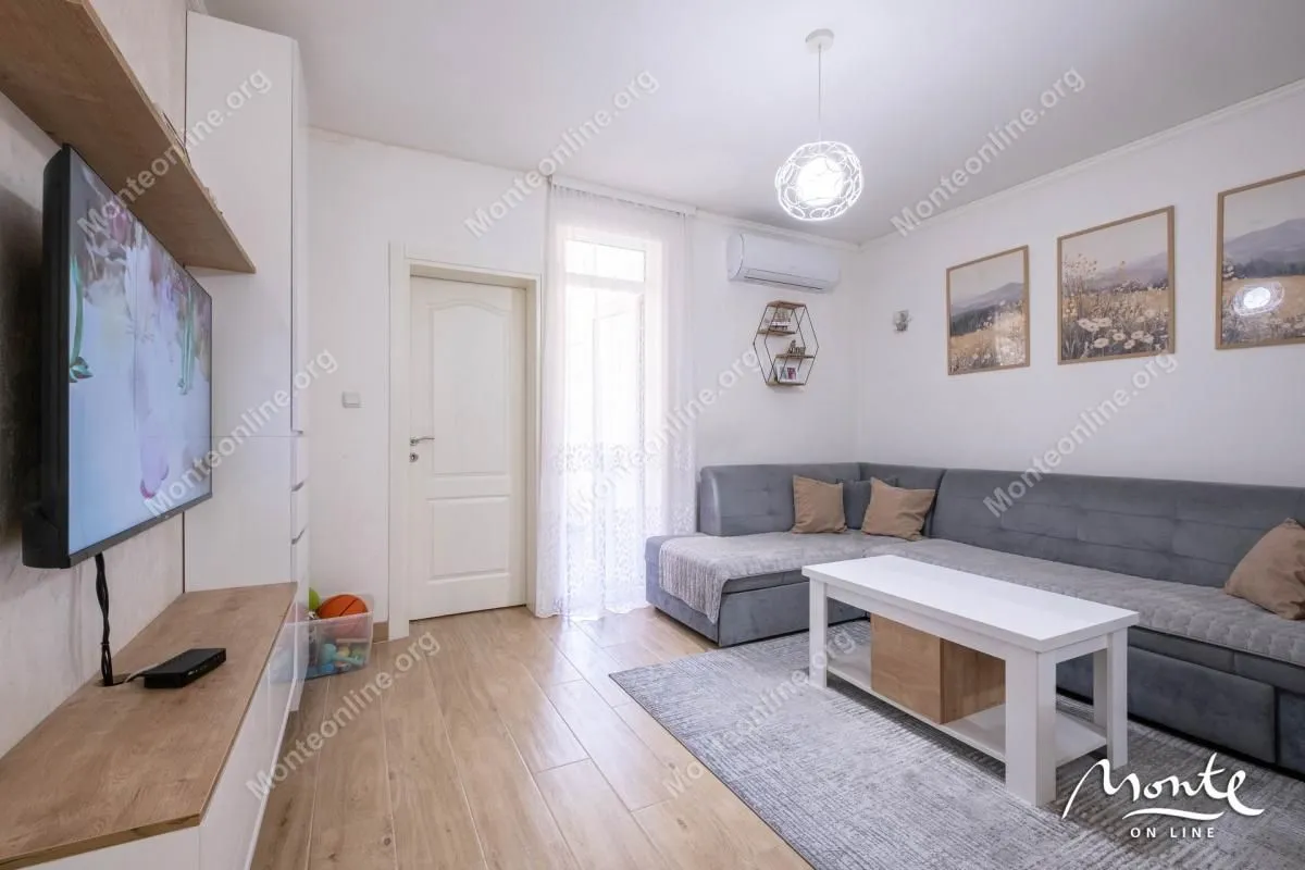 Prodaja, dvosoban stan, 48m², Dobrota, Kotor