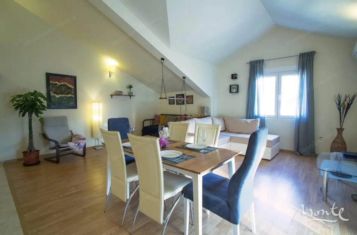 Prodaja, dvosoban stan, 82m², Đenovići, Herceg Novi