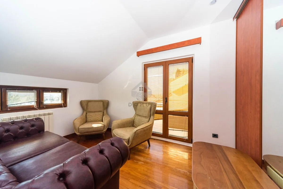 Rent, house, 270m², Gorica C, Podgorica