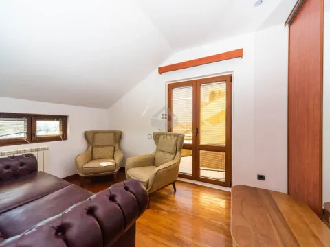 Izdavanje, kuća, 270m², Gorica C, Podgorica - image 19