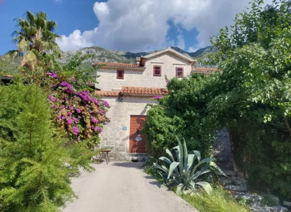 Prodaja, kuća, 240m², Risan, Kotor