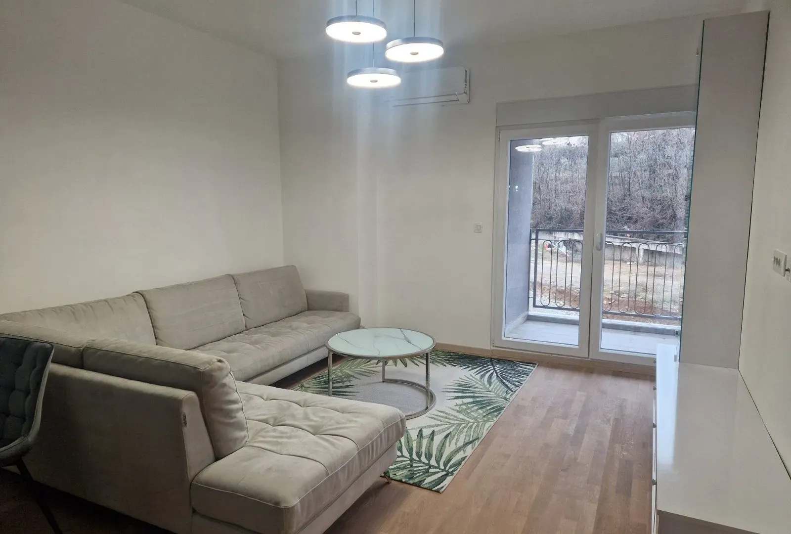 Izdavanje, dvosoban stan, 79m², Momišići, Podgorica