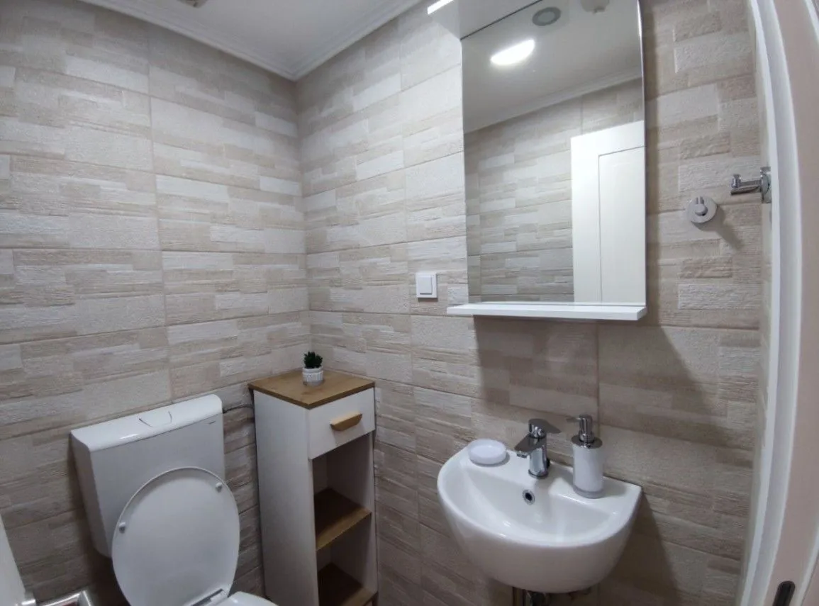 Izdavanje, dvosoban stan, 86m², Centar, Podgorica