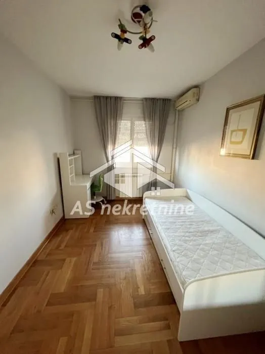Izdavanje, četvorosoban stan, 120m², Voždovac Sve Podlokacije, Beograd