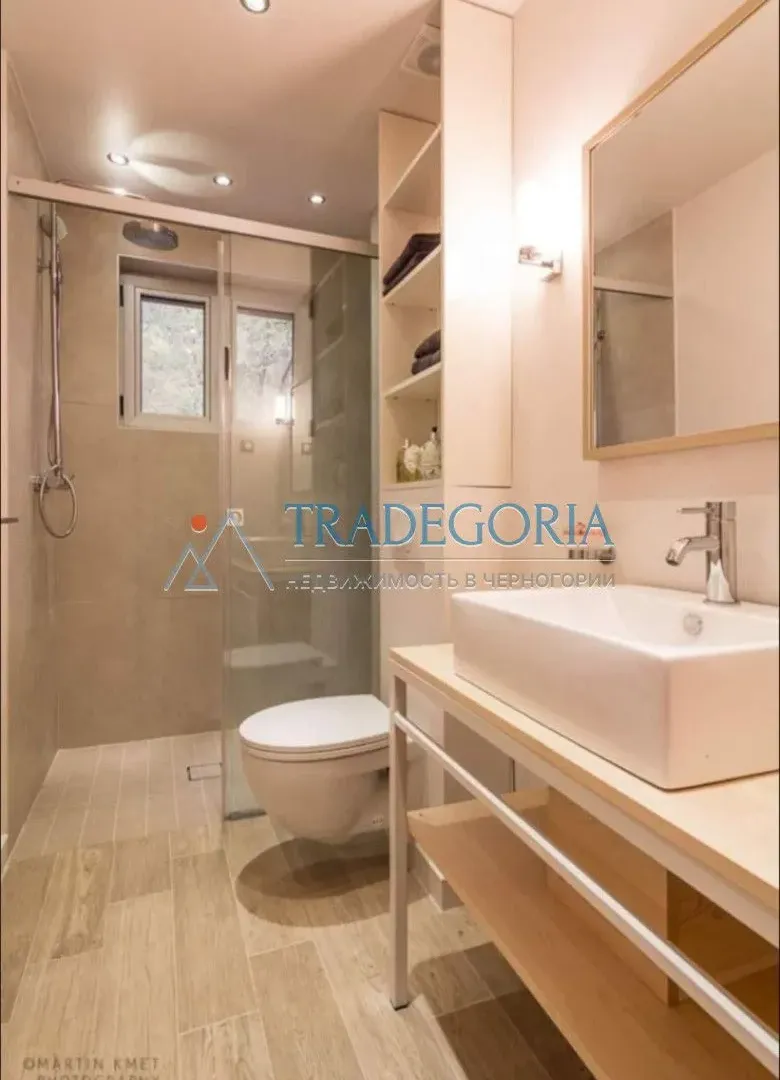 Prodaja, dvosoban stan, 100m², Tivat, Crna Gora