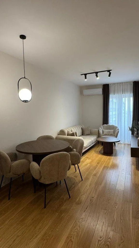 Izdavanje, jednosoban stan, 43m², Central Point, Podgorica