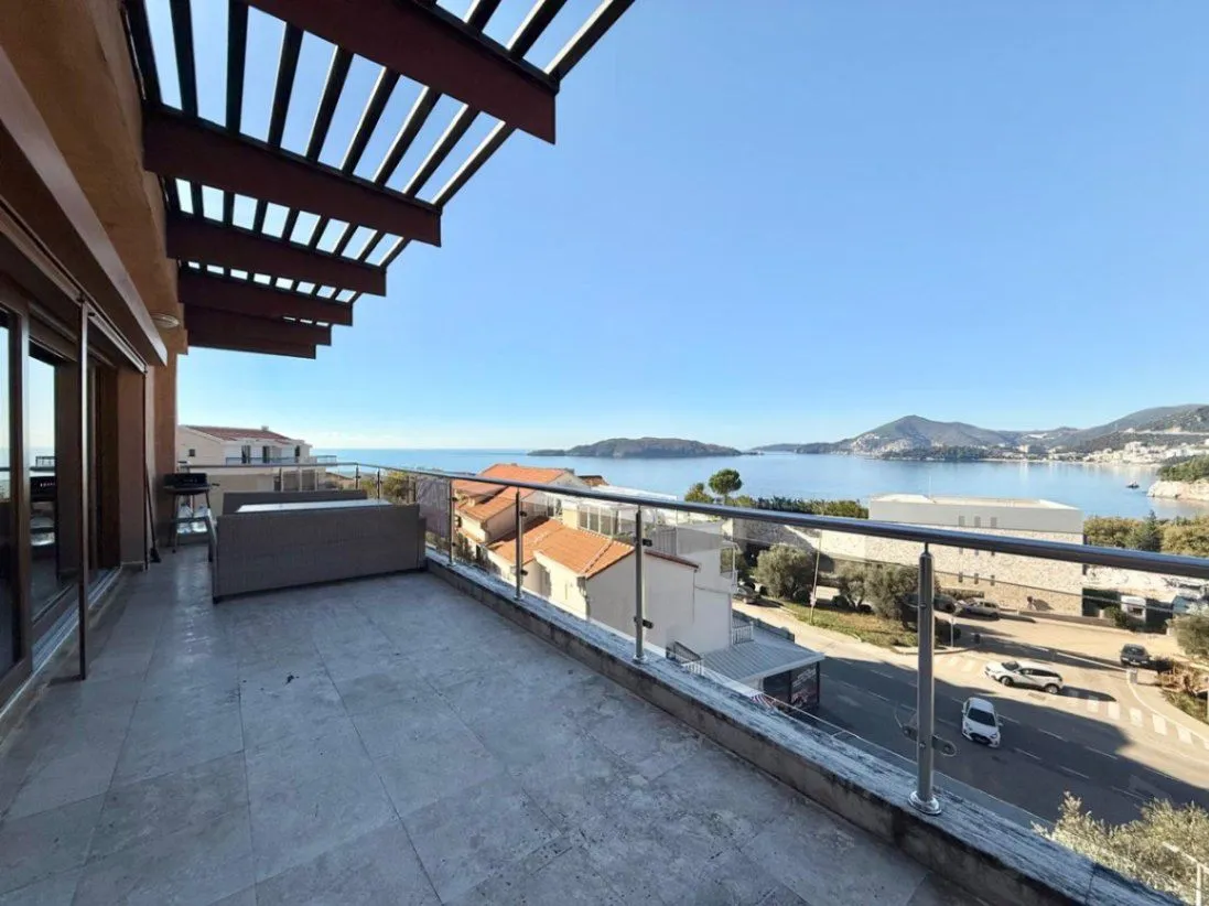 Prodaja, trosoban stan, 191m², Kamenovo, Budva