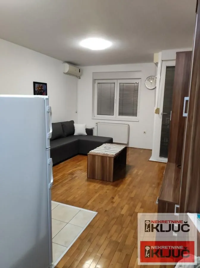 Izdavanje, garsonjera, 26m², Grbavica, Novi Sad Sve Podlokacije