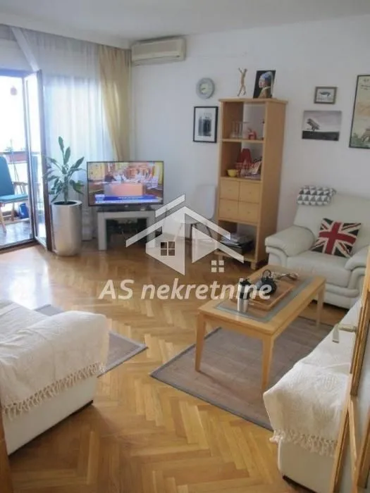 Izdavanje, trosoban stan, 90m², Savski Venac, Beograd