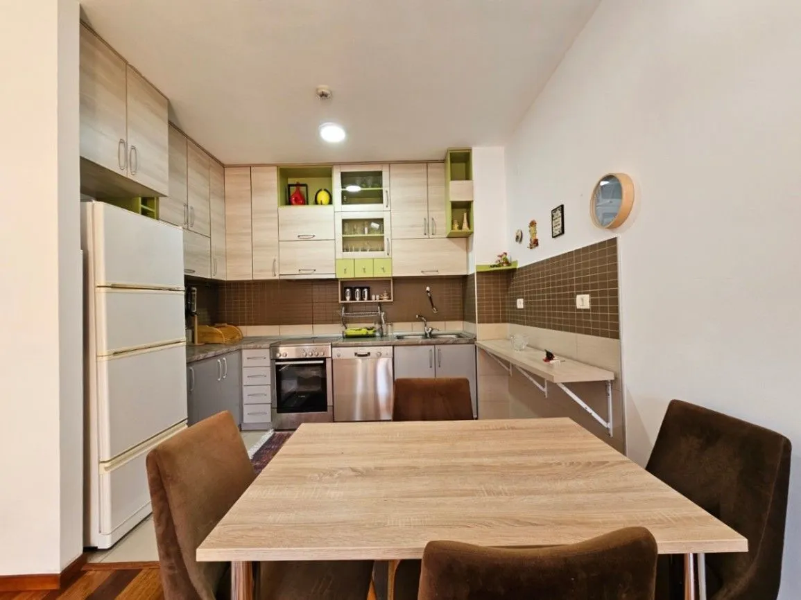 Izdavanje, dvosoban stan, 86m², City Kvart, Podgorica