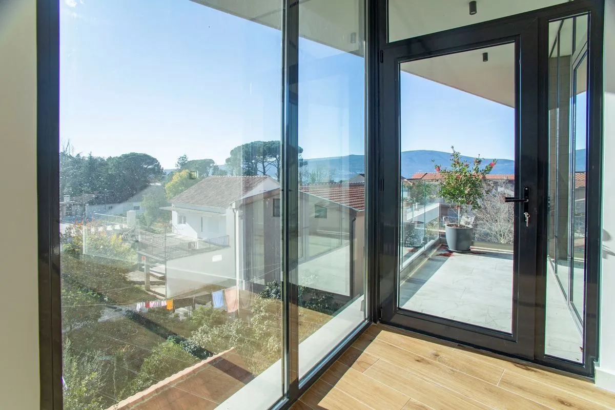 Prodaja, dvosoban stan, 132m², Donja Lastva, Tivat