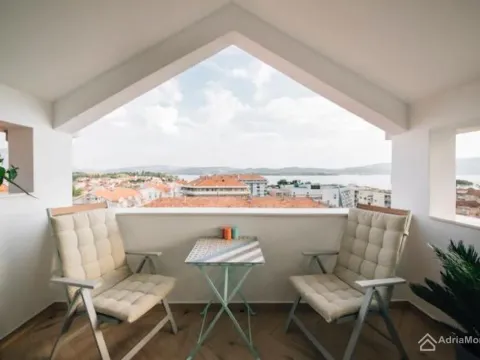 Prodaja, dvosoban stan, 85m², Centar, Tivat