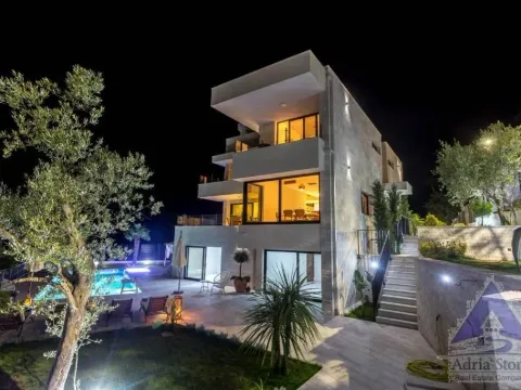 Prodaja, kuća, 420m², Đenovići, Herceg Novi