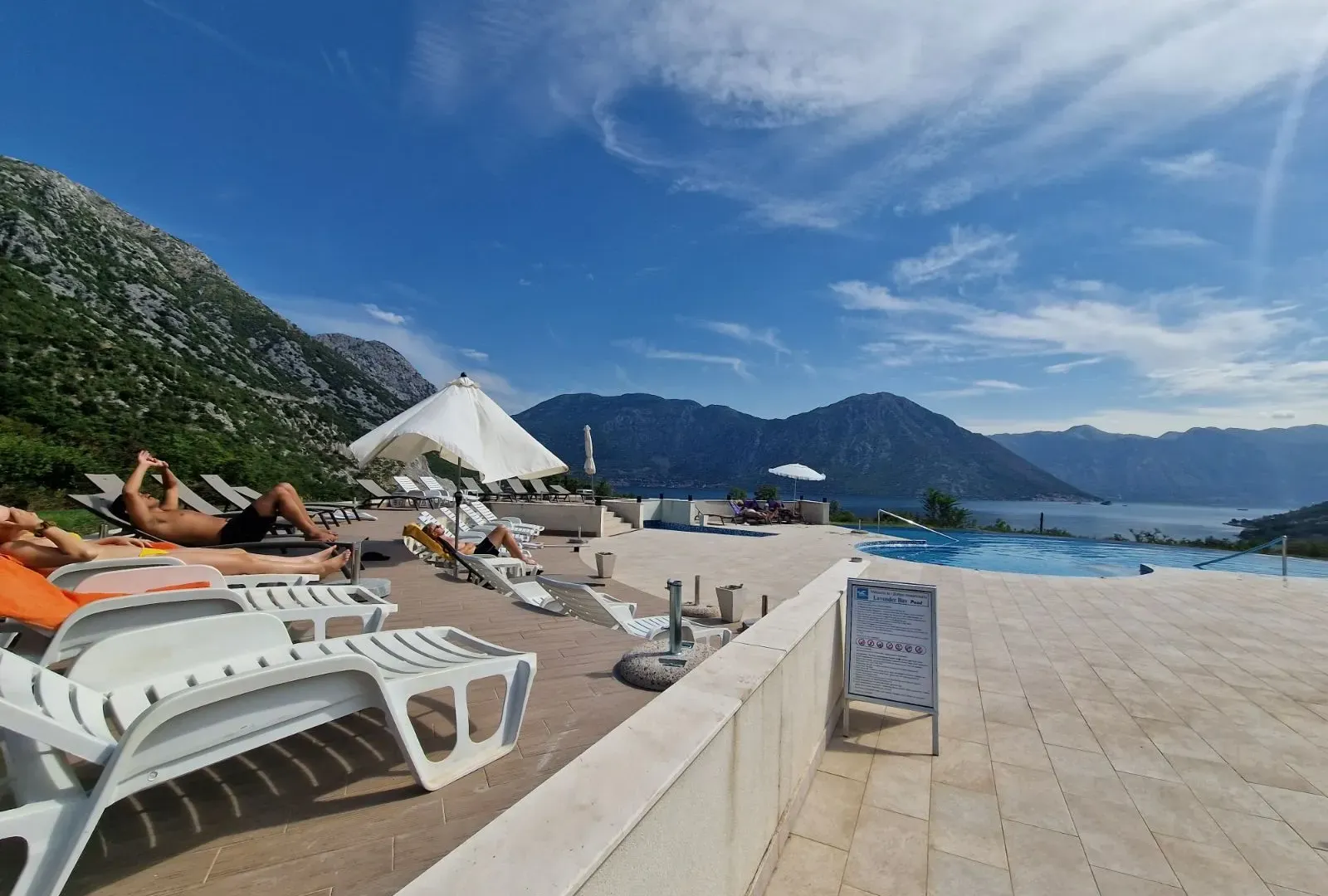 Prodaja, dvosoban stan, 84m², Morinj, Kotor