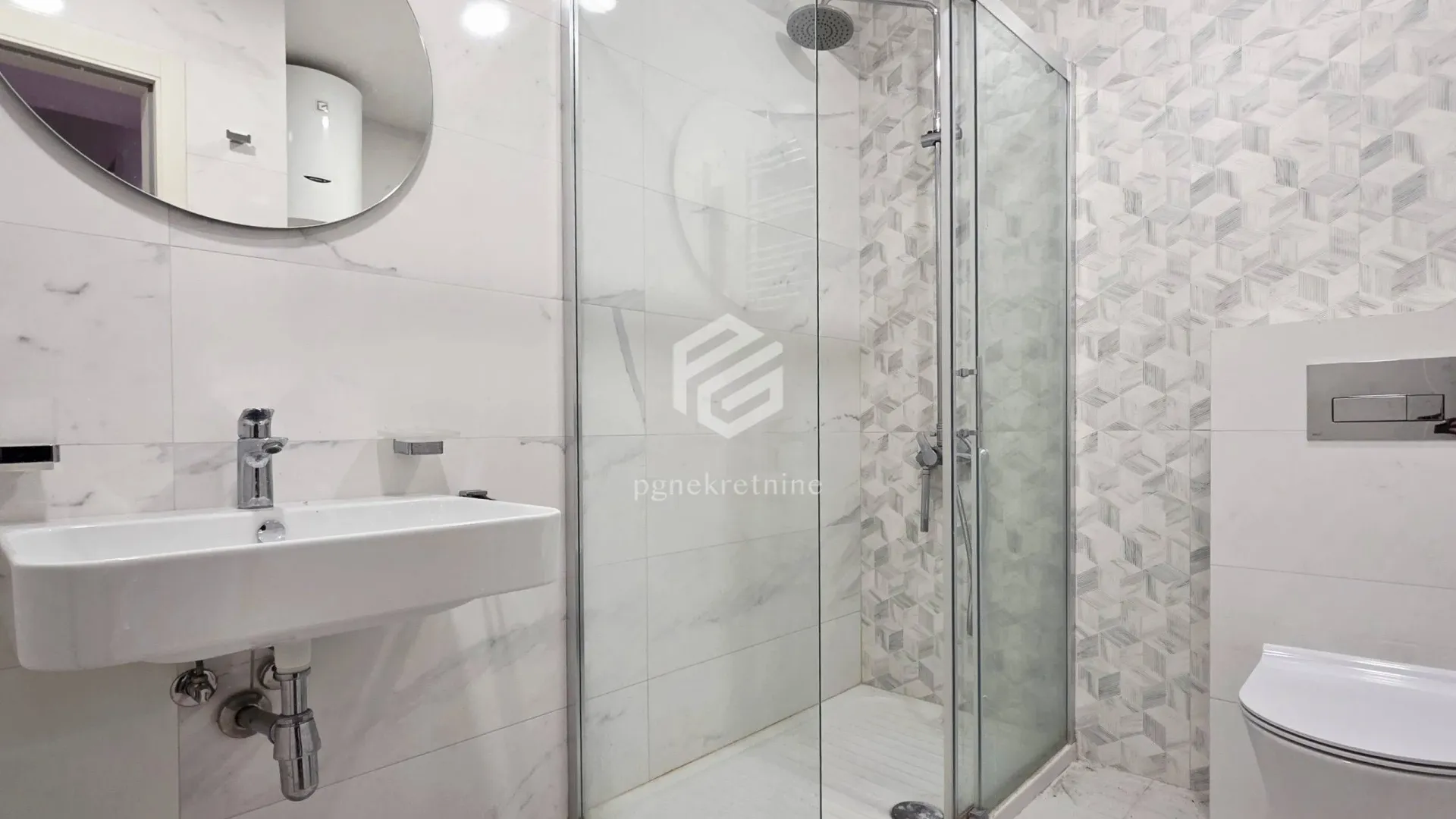 Izdavanje, dvosoban stan, 71m², Central Point, Podgorica