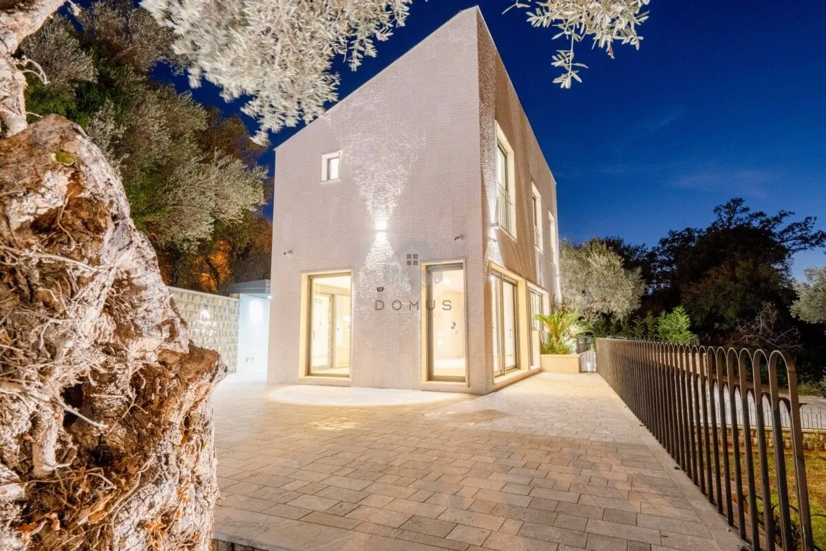 Sale, house, 240m², Kamenovo, Budva