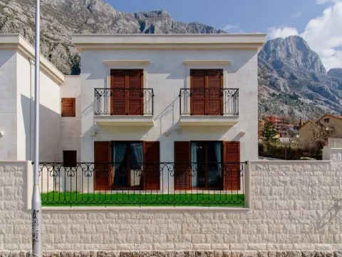 Sale, house, 193m², Dobrota, Kotor